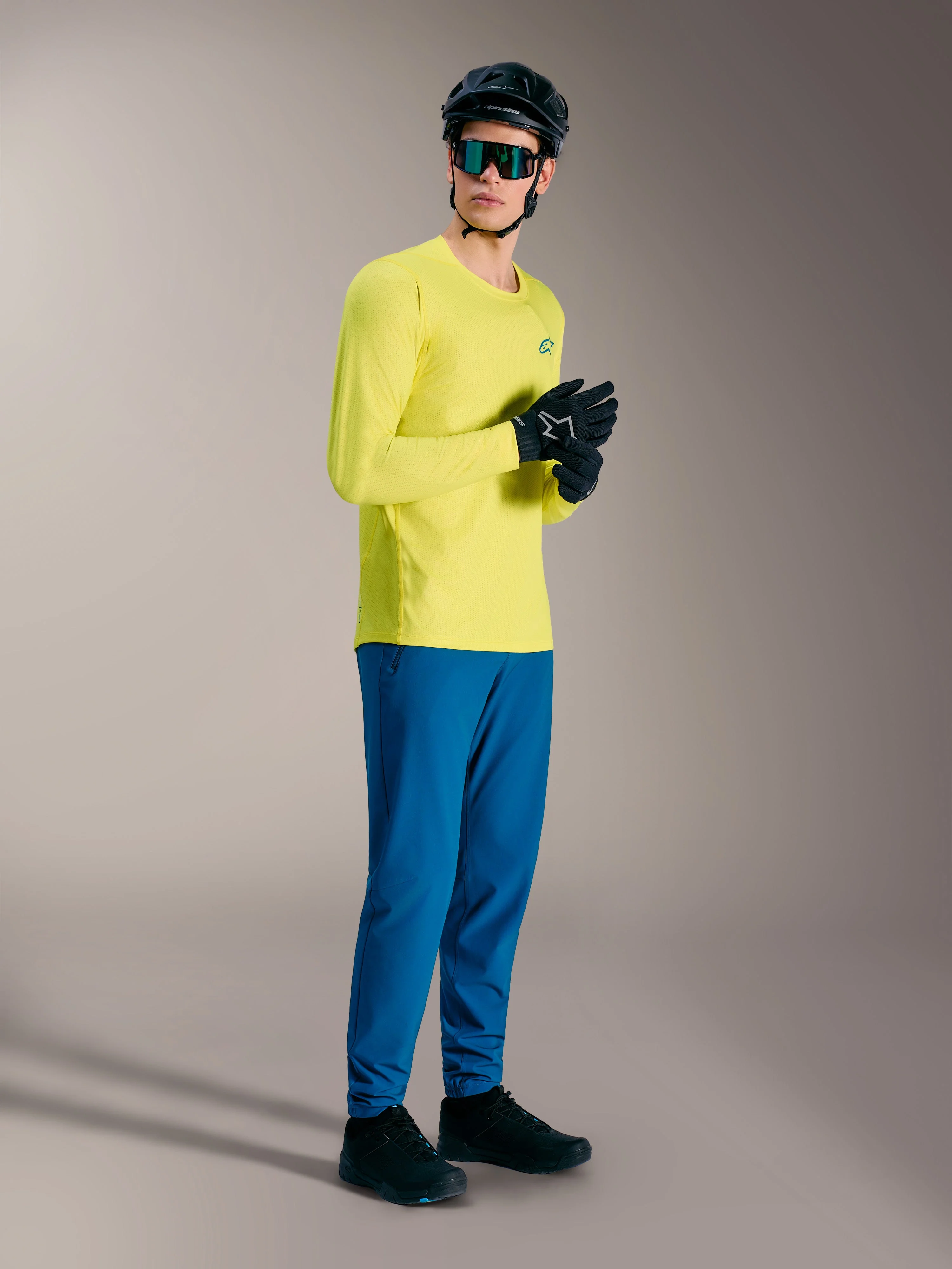 Pantalones A-Dura Ride - Image 2