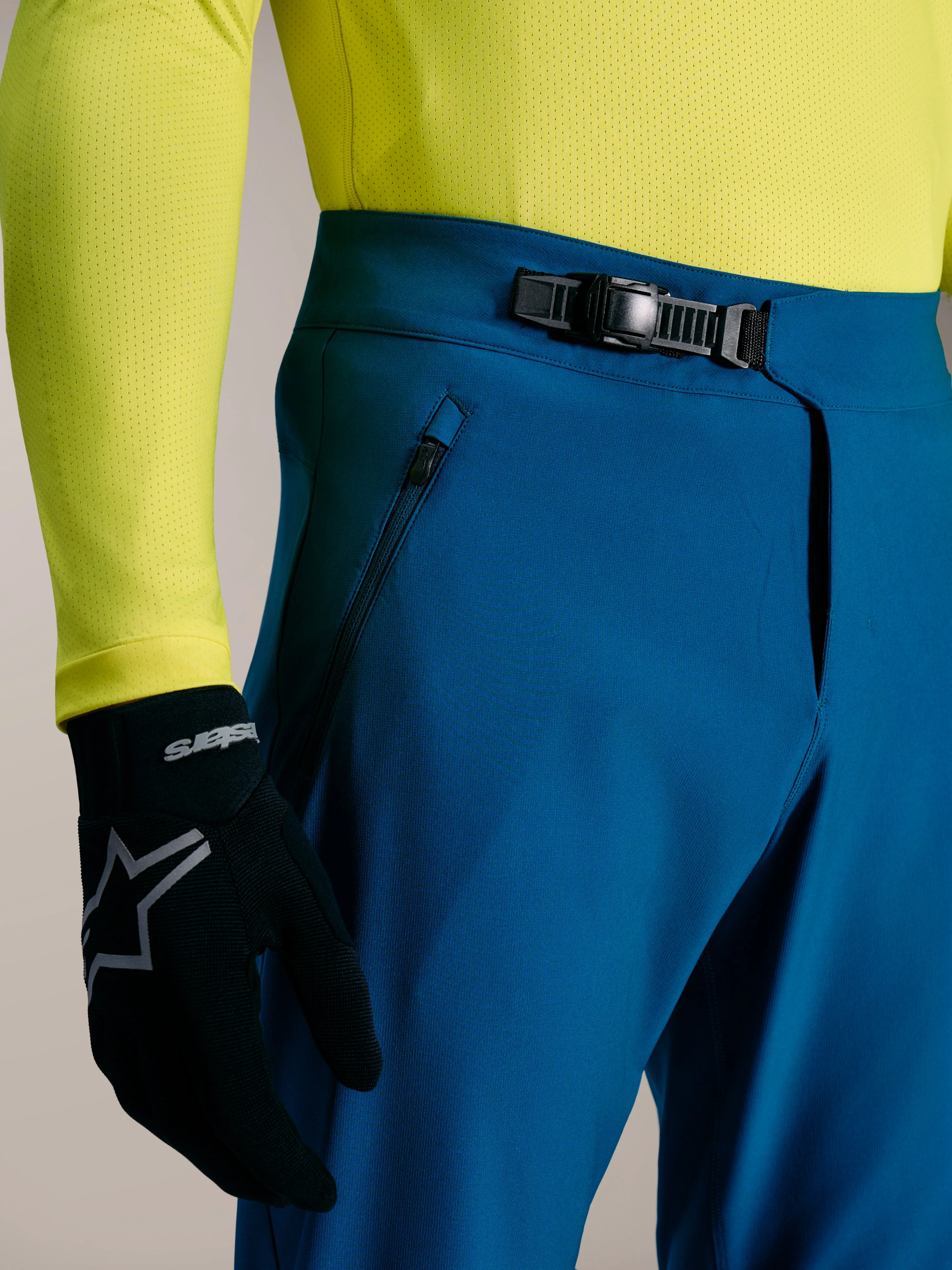 Pantalones A-Dura Ride - Image 4