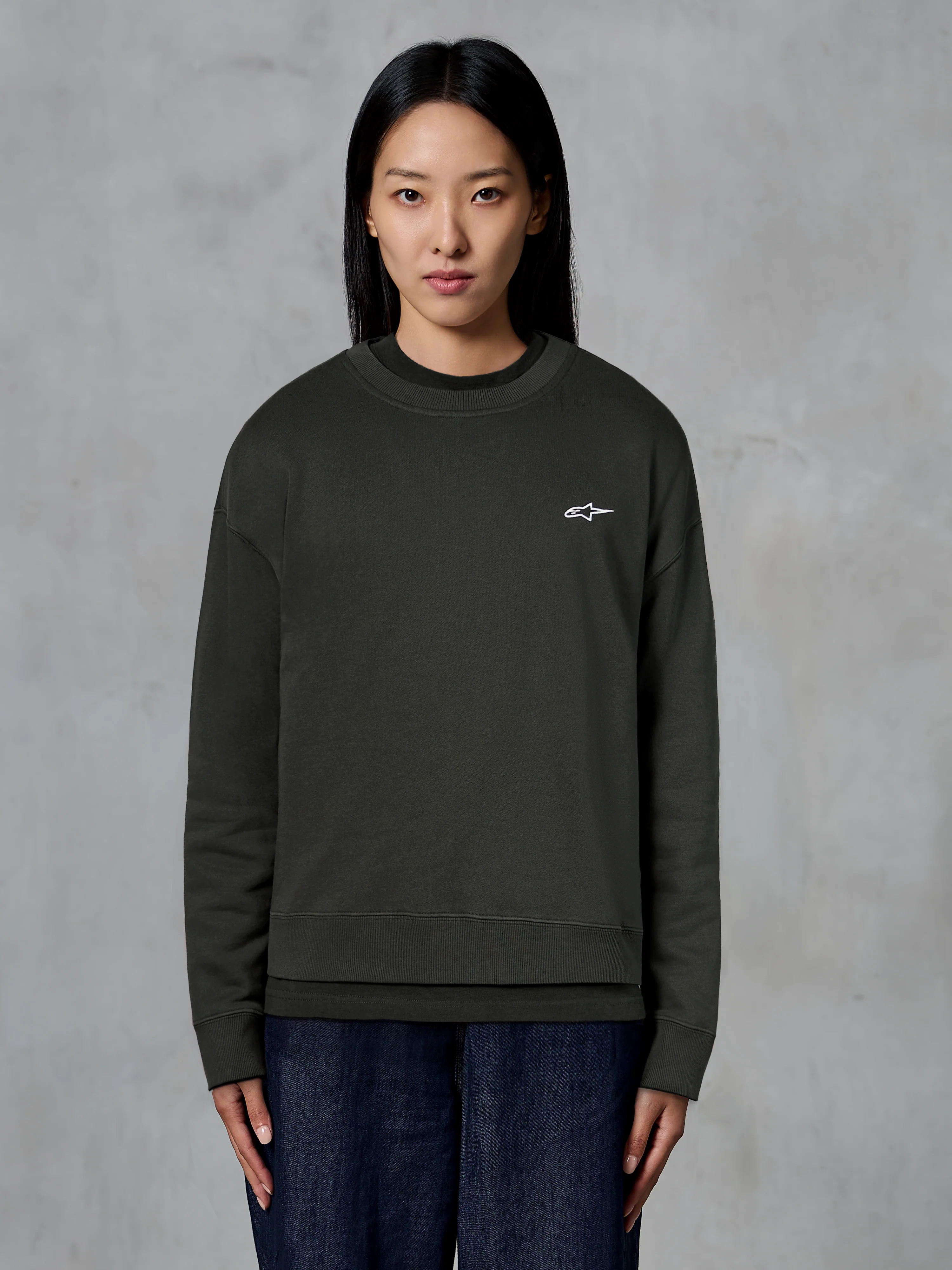 Sudadera Essentials Ageless Crew - Image 5
