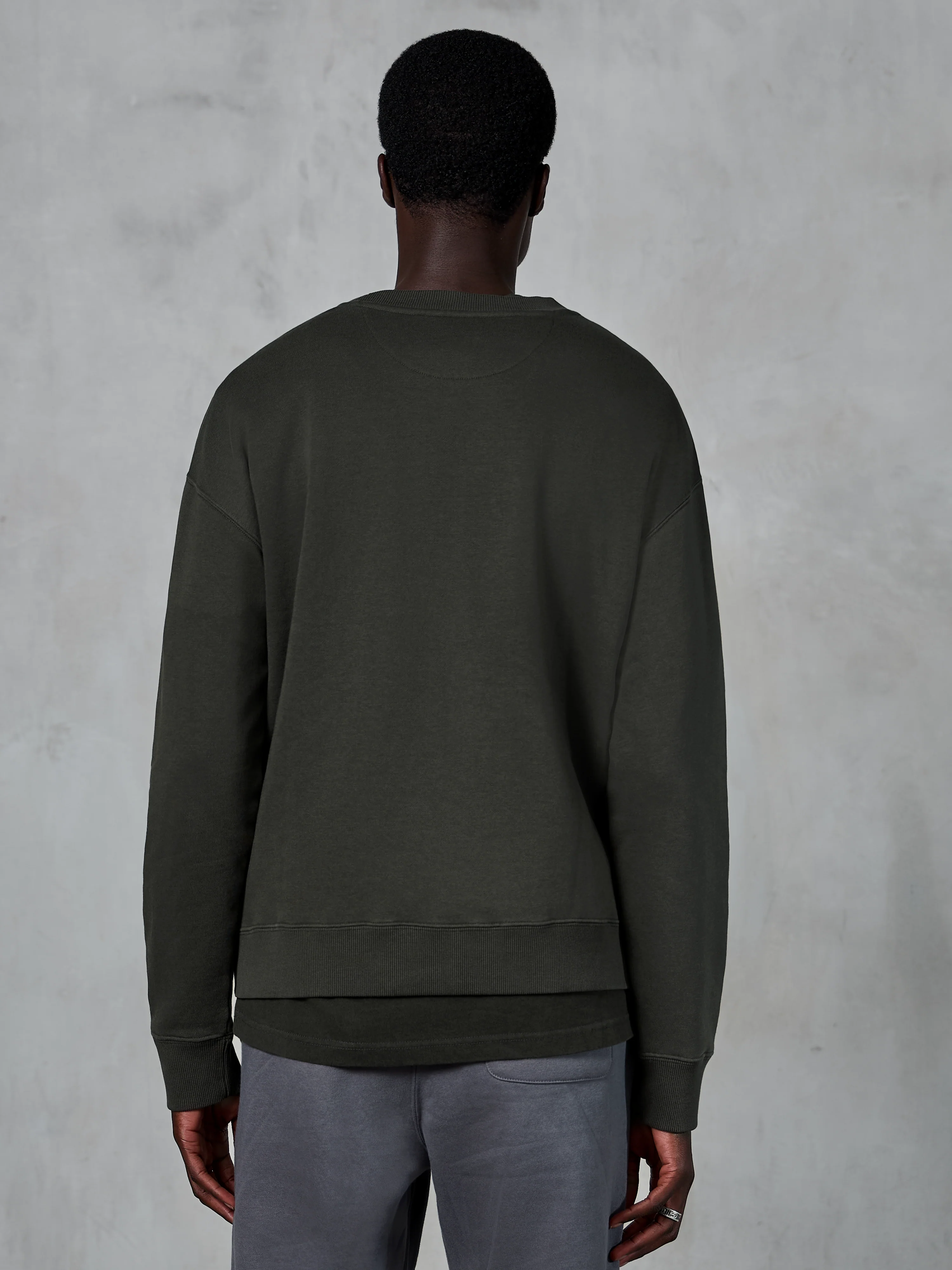 Sudadera Essentials Ageless Crew - Image 6
