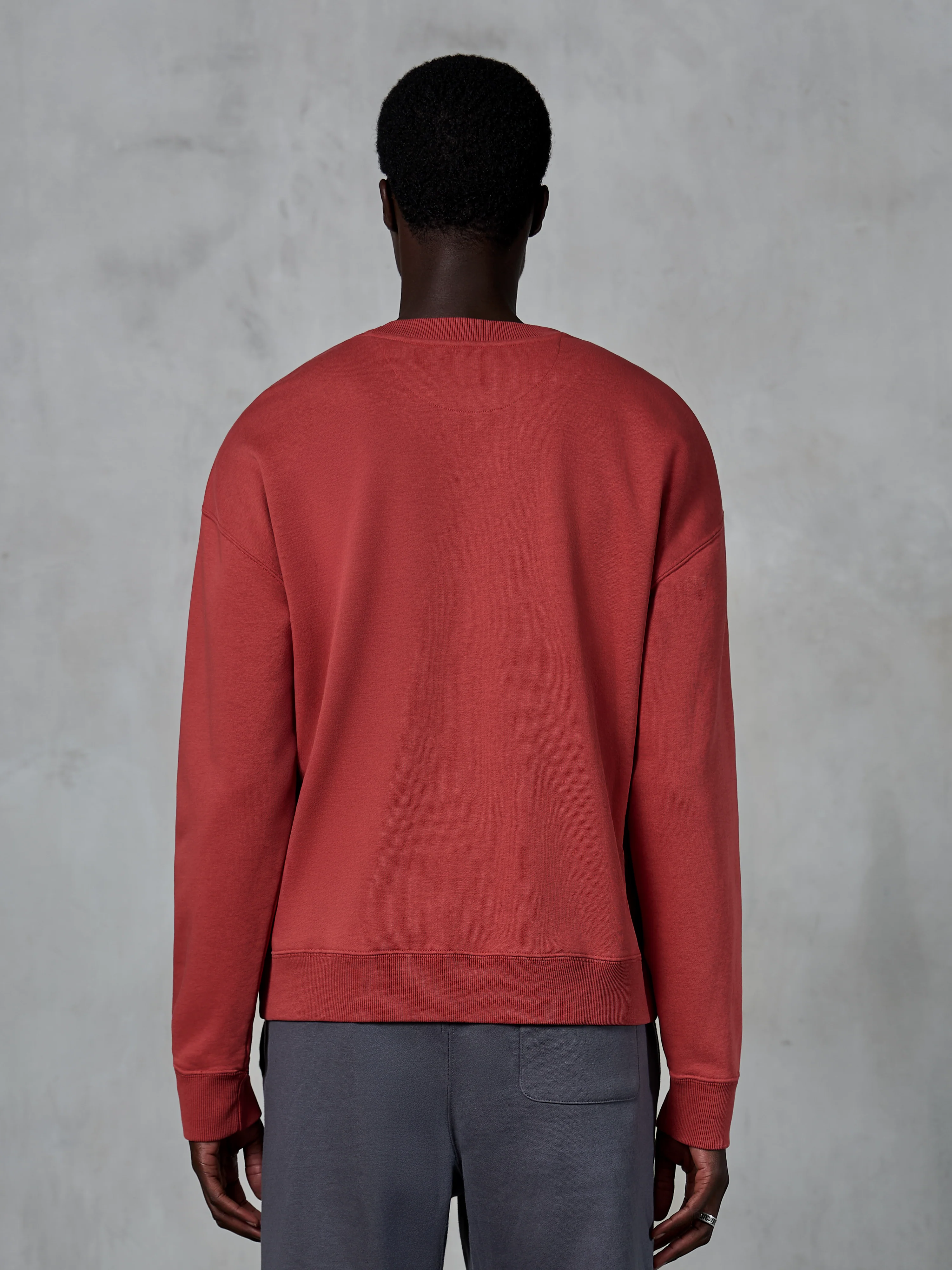 Sudadera Essentials Ageless Crew - Image 6