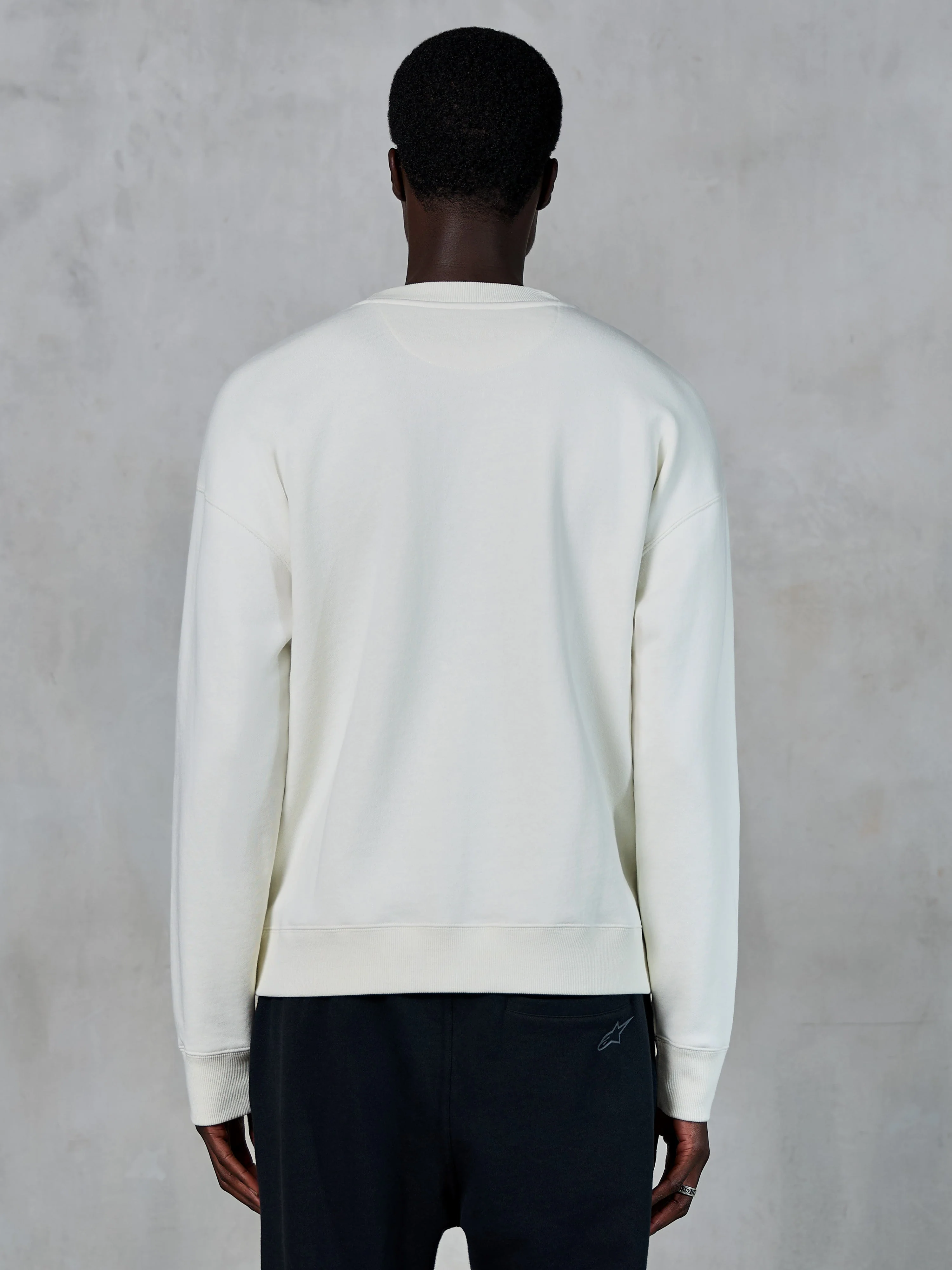 Sudadera Essentials Ageless Crew - Image 5