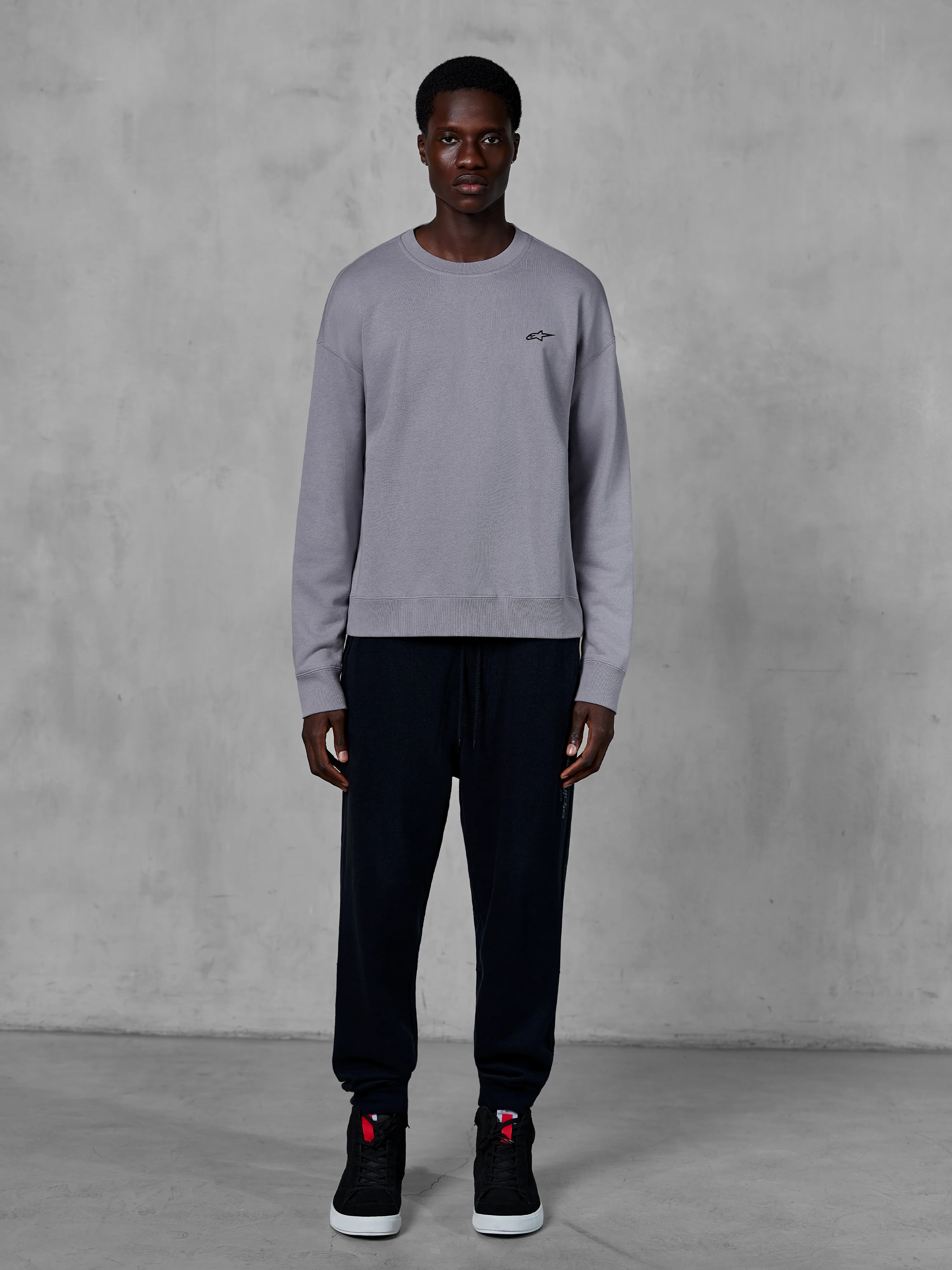 Sudadera Essentials Ageless Crew - Image 4